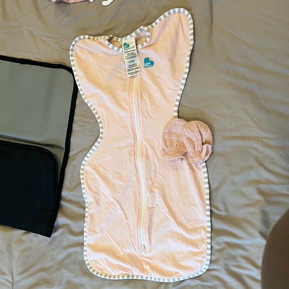 Love to Dream Pink Swaddle 0-3 months with FREE mittens and changing pad